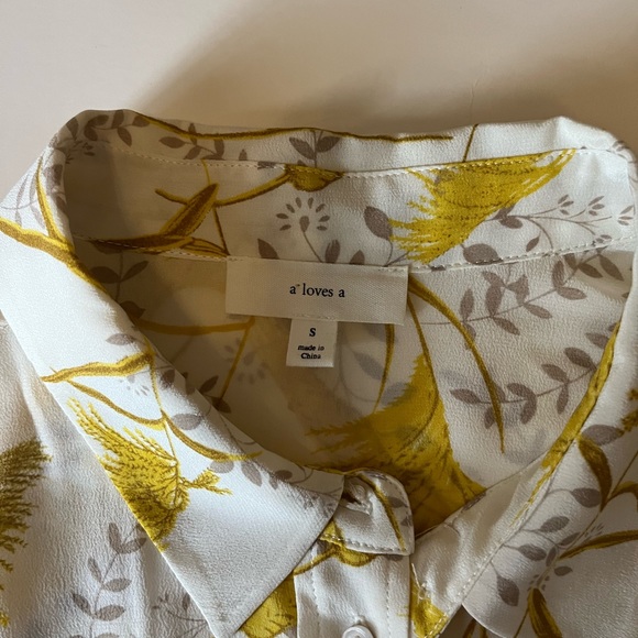a loves a Beautiful 100% Silk Blouse - Size Small - Picture 2 of 2